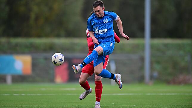 Kunstrasenpremiere: Tom Wihler und die SF Schliengen gewannen auf ihrem neuen Teppich mit 2:0 gegen den FC Schlüchttal.