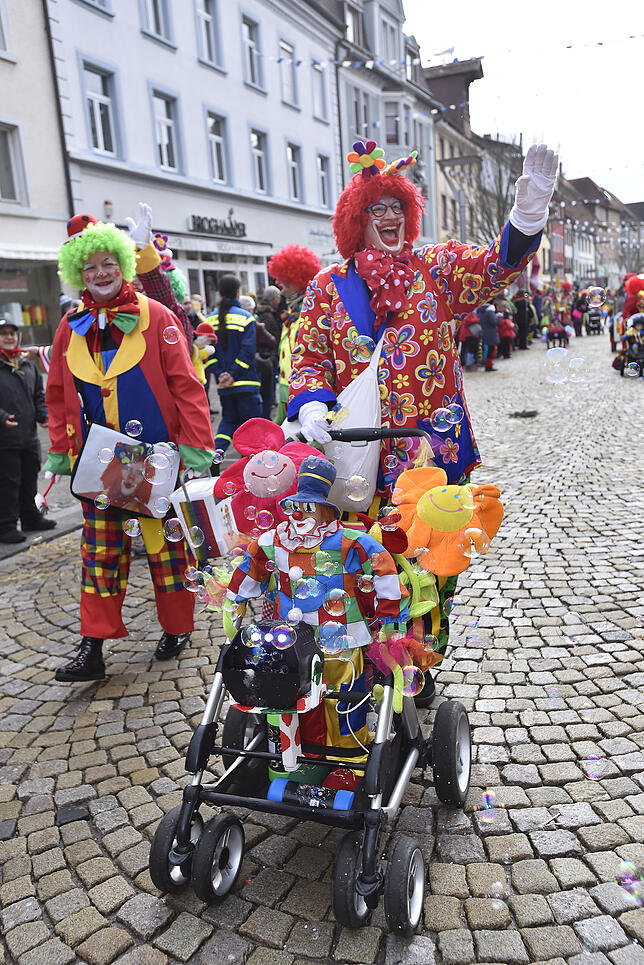 Bild 10: Bilder vom Umzug der Südstadtclowns am Fasnetmontag (Teil 2)
