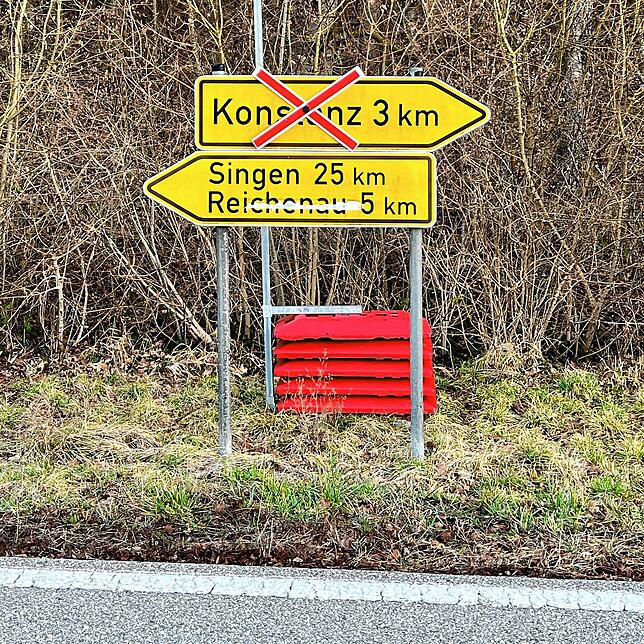 Bei der nördlichen Ausfahrt der Waldsiedlung an der L220 ist Konstanz gestrichen, weil man dort nicht mehr lang fahren darf.