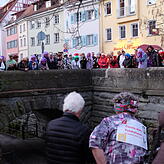 Die Narren versammeln sich auf der Renkerbrücke.