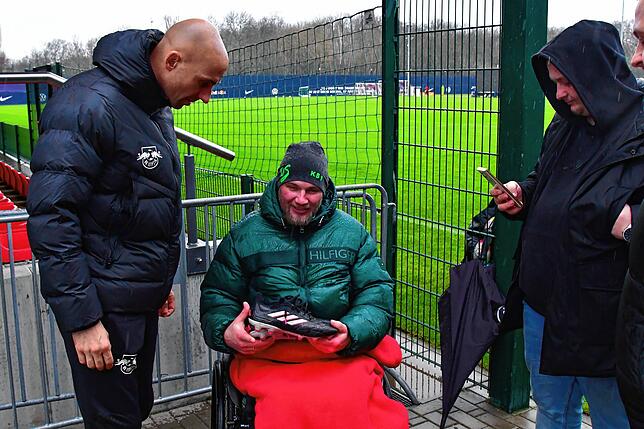 Bild 10: RB Leipzig bereitet Kevin Simanowski einen herzlichen Empfang &ndash; und wir haben Bilder!