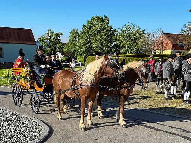 Bild 32: Zweihundert Reiter beim Limpacher Georgiritt