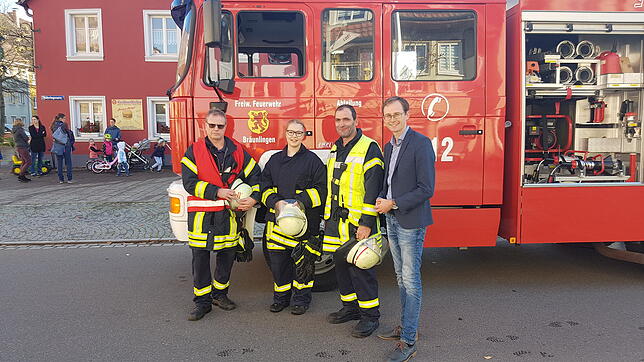 Leonie Gantert ist die erste Feuerwehrfrau in der Bräunlinger Wehr. Darüber freuen sich (von links) Christoph Barth, Martin Frey und ...