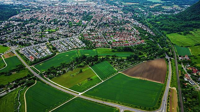 Der Vorschlag der Singener Stadtverwaltung auf dem Grundstück zwischen Hohenkrähen- und Bruderhofstraße kurz vor der Autobahnauffahrt 81 ...