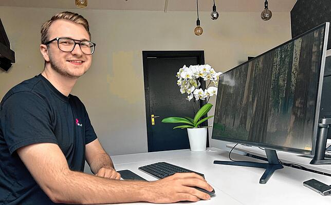 Noa Hönig fühlt sich heute im Digitalmarketing zu Hause. Dass er oft elf Stunden am Tag arbeitet, stört ihn nicht. Wenn man seine ...
