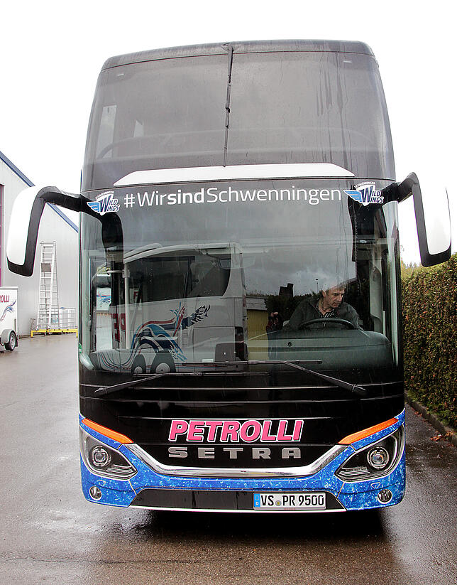 Der Bus von vorne.