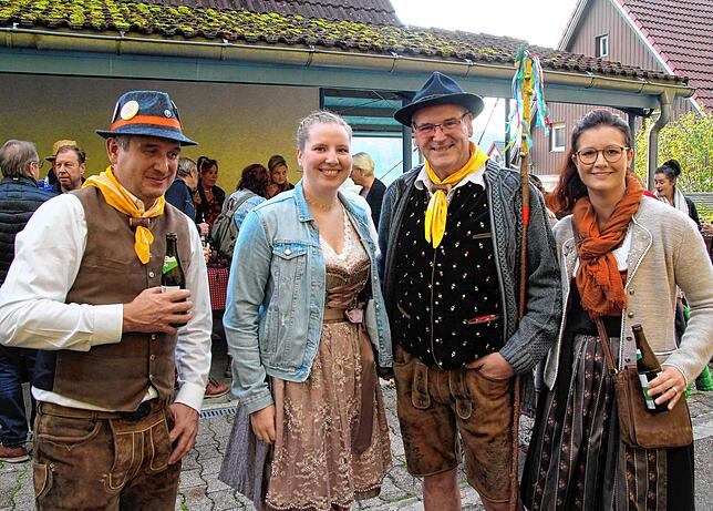 Bild 18: Dirndl und Lederhosen bestimmten das Bild beim Bräunlinger Almabtrieb