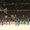Die Wild Wings-Spieler bedankten sich nach dem Heimerfolg gegen Straubing für die überragende Unterstützung bei ihren Fans. Bild: Feiertag