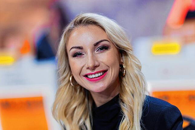 Anna-Carina Woitschack will nach der Trennung von Stefan Mross ihr neues Selbstbewusstsein zeigen.