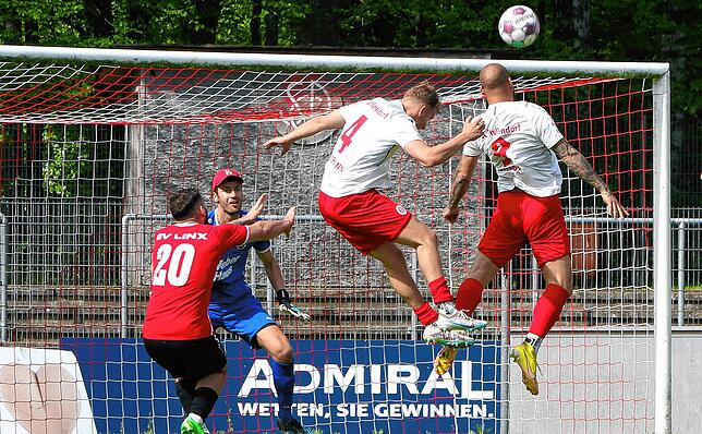 Bild 26: Die besten Bilder vom Verbandsliga-Verfolgerduell zwischen dem SC Pfullendorf und dem SV Linx!