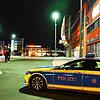 Platzverweis für die Autoposer: Die Polizei zeigt Präsenz &ndash; nicht nur wie hier auf einem Archivbild auf dem Obi-Parkplatz in ...