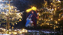 Am Ende des Weihnachtswegs in Mühlhofen warten bereits Maria und Josef an der noch leeren Krippe. Zum dritten Mal haben die Initiatoren ...