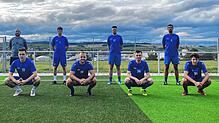 Neue Gesichter beim FC Erzingen: Trainer Klaus Gallmann (hinten, links) freut sich auf Christian Pipinic, Dominik Flum, Edon Kadrija ...