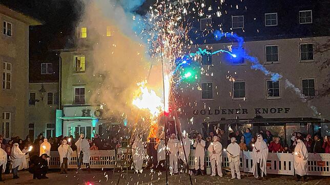 Bild 6: Der Böög geht in Flammen auf &ndash; hier sind die Bilder