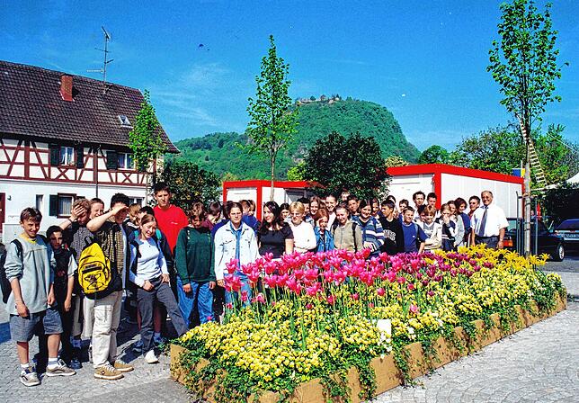 Der Haupteingang zur Landesgartenschau war am Hohgarten, hier im Bild eine Klasse der Ekkehard-Realschule