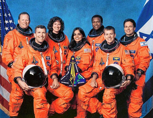 Vor fünfzehn Jahren explodierte die «Columbia» ARCHIV - HANDOUT - Das offizielle Teamfoto der «Columbia» STS-107 Mission: (l-r) David Brown, Rick Husband, Laurel Clark, Kalpana ...