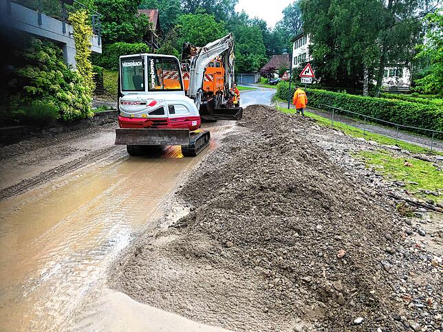 Aufräumarbeiten in der Kirchstraße