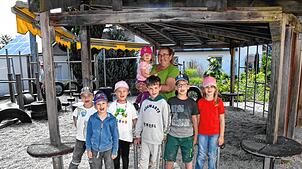 Vor Petra Surmin stehen die zukünftigen Erstklässler aus Heudorf. Wenn sie im September in die Schule gehen, besuchen andere Kinder den ...