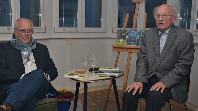 Bruno Epple (rechts), ein Zeller Urgestein, ist ein bekannter Maler und Autor. Im Gespräch mit Reinhard Rabanser erzählt er von seiner ...