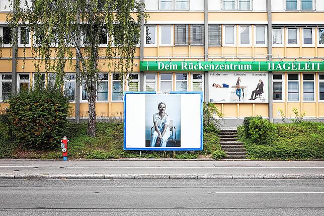 Eines der Bildmotive. Zum Außenwerbungs-Unternehmen Schwarz hat Florian Schwarz übrigens keine familiäre Verbindung, der gleiche Name ...