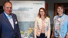 Die Transnet BW informierte in Engen über das Großprojekt (von links): Otto Kettmann, Großprojektleiter Hochrhein, Yvonne Wisotzki, ...