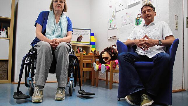 Ulrike Weißhaupt und Markus Schubert haben täglich mit Familienschicksalen zu tun. Sie beraten und helfen. Manchmal sind sie gezwungen ...