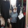 Gewandmeisterin Ursula Oexl-Menzels arbeitet seit 43 Jahren am Theater in Konstanz. Doch so turbulente Zeiten hat auch sie noch nicht ...