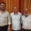 Ralf Siebold hat nach 13 Jahren den Vorsitz der Bürger- und Narrenzunft Tiengen an Tobias Fritz (Mitte) übergeben, rechts ...