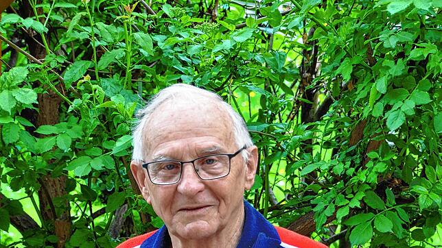 Albert Schnell ist beim Roten Kreuz seit 45 Jahren im Einsatz und wurde für sein Engagement bereits 2014 zum Ehrenvorsitzenden ernannt. ...