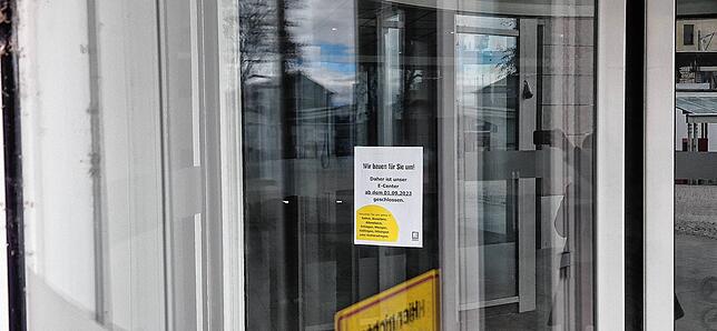 Ein Schild am Eingang weist auf Umbaumaßnahmen hin. Doch davon war zuletzt nichts zu sehen. Viele Kunden fragten sich daher, wie es mit ...