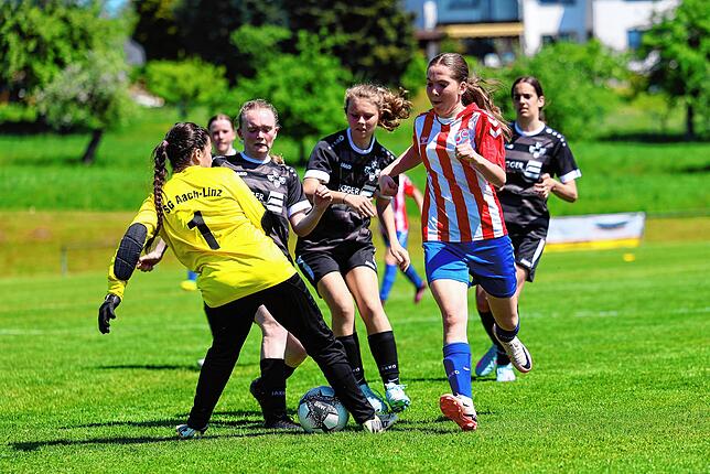 Bild 8: Unsere Bildergalerie vom B-Mädchen-Finale beim Bezirkspokal! SG Aach-Linz triumphiert im  Endspiel!