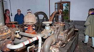 Am Tag des offenen Denkmals 2014 führte Michael Oerter Interessierte durch das 1894 errichtete Pumphäuschen der Wasserversorgung. Im ...