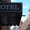 Eine Studie des Instituts "Projekt M" sieht Verbesserungsbedarf bei den Hotels und Restaurants in Überlingen. Lukas Waldschütz, ...