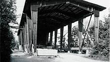 1993: Die große Lagerhalle des Sägewerks Rufle im Mühleareal. Das gesamte Areal wurde 1993 abgerissen. Bild: Gemeindearchiv Murg