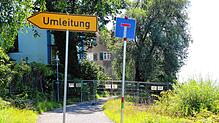 Ein Teil des Seeuferwegs ist aufgrund der Schäden noch immer gesperrt und durch Bauzäune gesichert. Von den Kliniken Schmieder gibt es ...