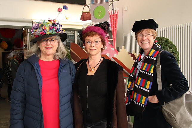 Bild 14: Der Frauenkaffee 2020: Die Besucherinnen bei der Premiere im Kursaal