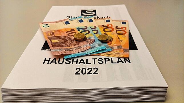 Ein dicker Packen ist der Haushaltsplan der Stadt Stockach für das Jahr 2022. In dem Zahlenwerk, das der Gemeinderat jüngst ...