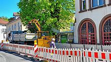 Die Radolfzeller Straße ist seit Dienstag, 22. April, nur einspurig befahrbar. Zwischen dem leerstehenden Gasthaus Löwen und dem ...
