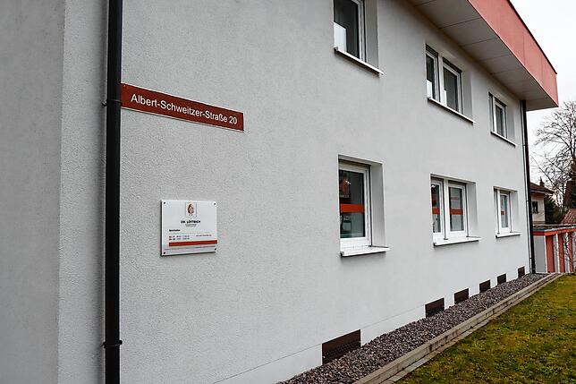 In diesem Mehrfamilienhaus in Mönchweiler ist die Praxis von David Löttrich untergebracht. Für die Zukunft kann er sich gut vorstellen, ...