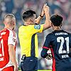 Zu früh gejubelt: Schiedsrichter Harm Osmers (Mitte) gibt das Tor zum 2:1 von Unions Tim Skarke (links) gegen Frankfurt am Sonntag nicht.