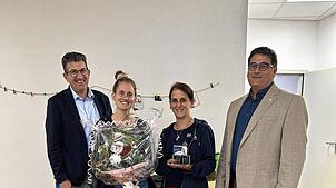 Zu Besuch: Bürgermeister Ralph Gerster (links) und Wirtschaftsförderer Bernd Mathieu (rechts) freuen sich mit Inhaberin Sarah Paul ...