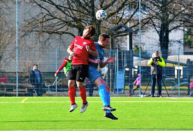 Bild 2: SV Jestetten gewinnt das Derby gegen den FC Hochrhein mit 2:1 &ndash; und wir haben Bilder!