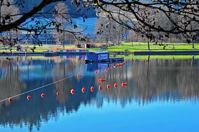 Still ruht der See, in diesem Fall der Klosterweiher. Die Idylle sollte so gar nicht sein. Aufgrund von technischen Problemen zieht sich ...