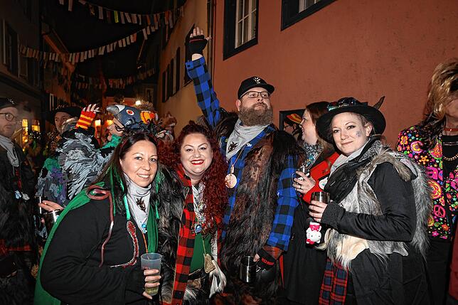 Bild 15: Konstanzer Straßenfasnacht 2025: Am Rosenmontag steigt die Stimmung nochmals