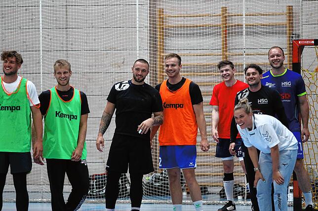 Fynn Beckmann (links) hat die Kameradschaft vermisst, auch beim Athletiktraining mit Jessica Bregazzi (rechts).