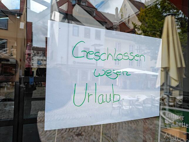 Geht der Wirt derzeit nur von einer vorübergehende Schließung aus? Das im Eingangsbereich hängende Schild deutet darauf hin, doch aus ...