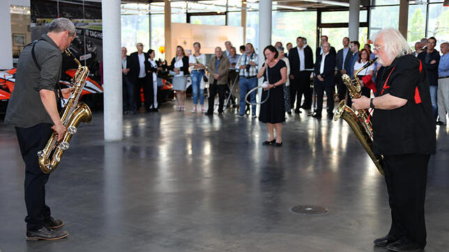 Didian Foth, Ingrid Hartert-Müller und Helmut Wetter von der Gruppe Raum-Musik für Saxofone beim Auftritt. Im Hintergrund ein ...