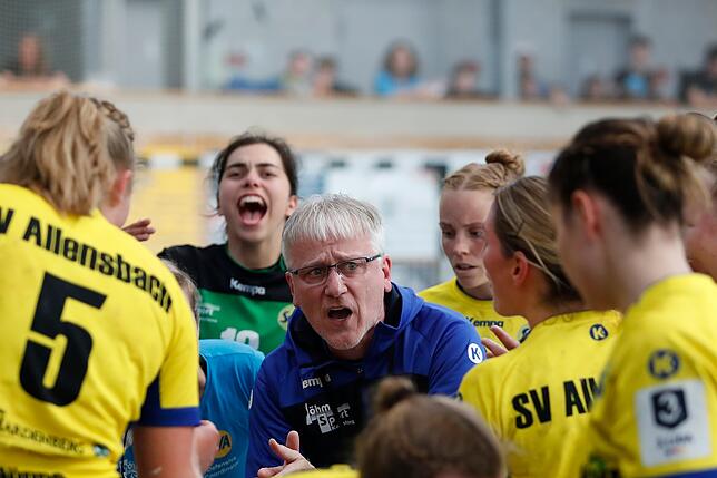 Nach dem Auftaktsieg gegen Freiburg in eigener Halle muss SVA-Teamchef Oliver Lebherz seine Mannschaft auf die Partie in der Nähe von ...