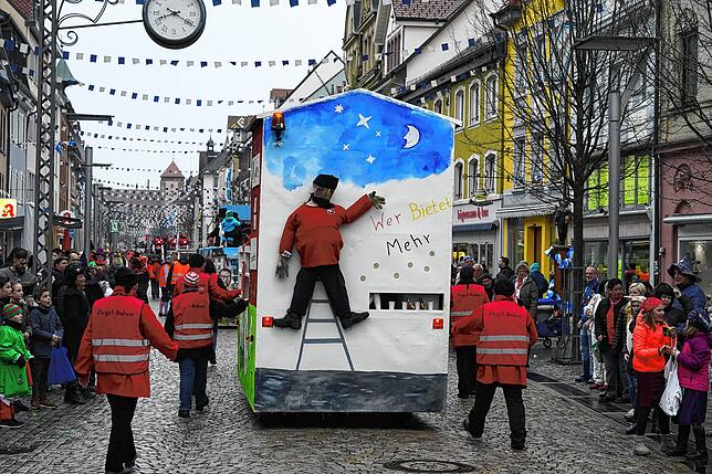 Bild 30: Bilder-Story: So ist die Katzenmusik am Fasnet-Montag in die Stadt einmarschiert