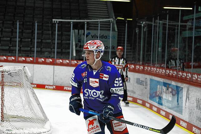 Das Archivbild zeigt Johannes Huß für die SERC Wild Wings beim Spiel gegen die Straubing Tigers.